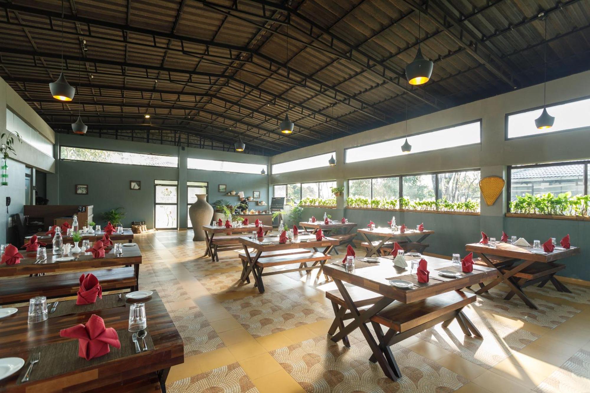 The Mountain Courtyard Thekkady Hotel Exterior photo