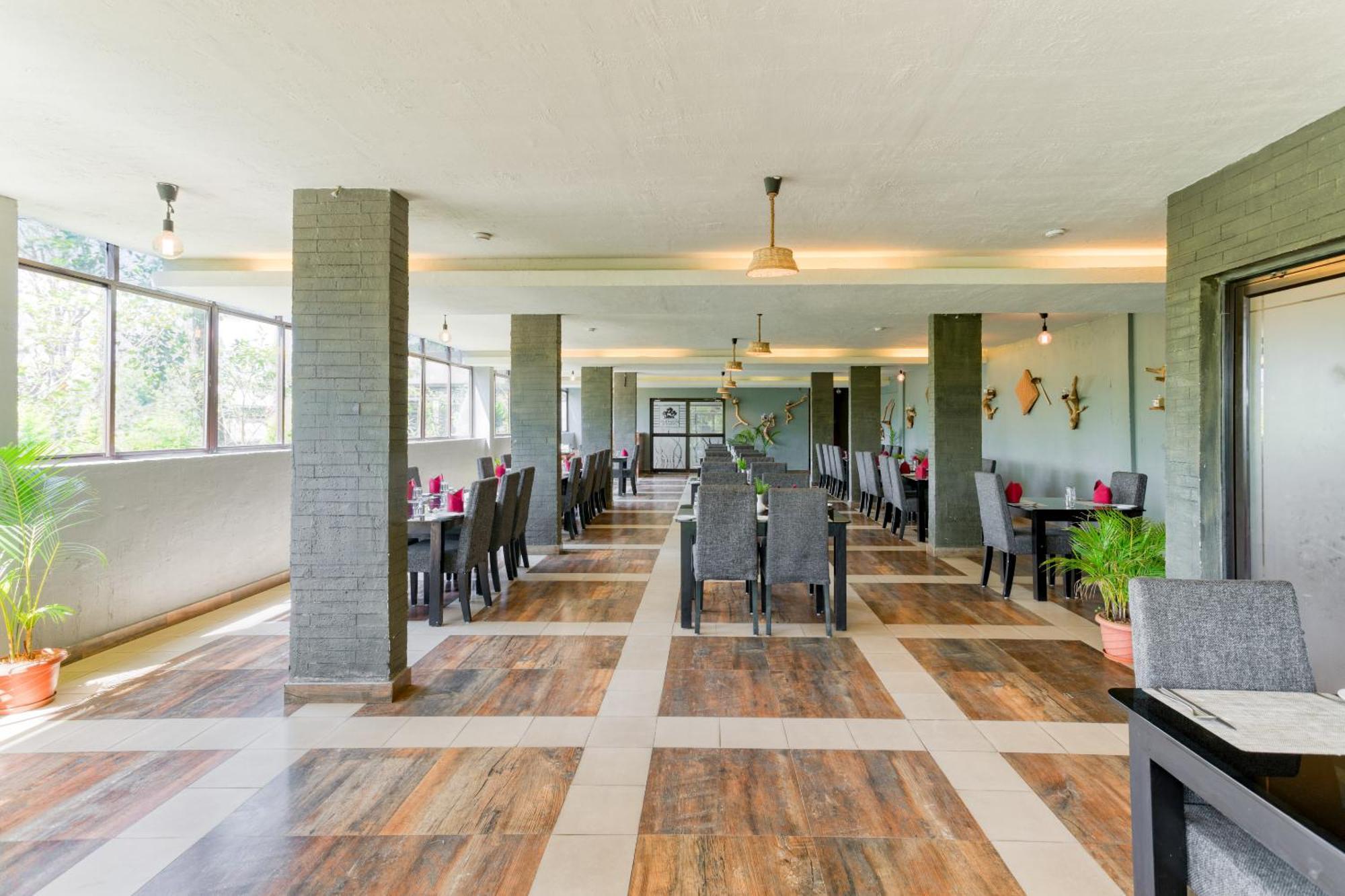 The Mountain Courtyard Thekkady Hotel Exterior photo
