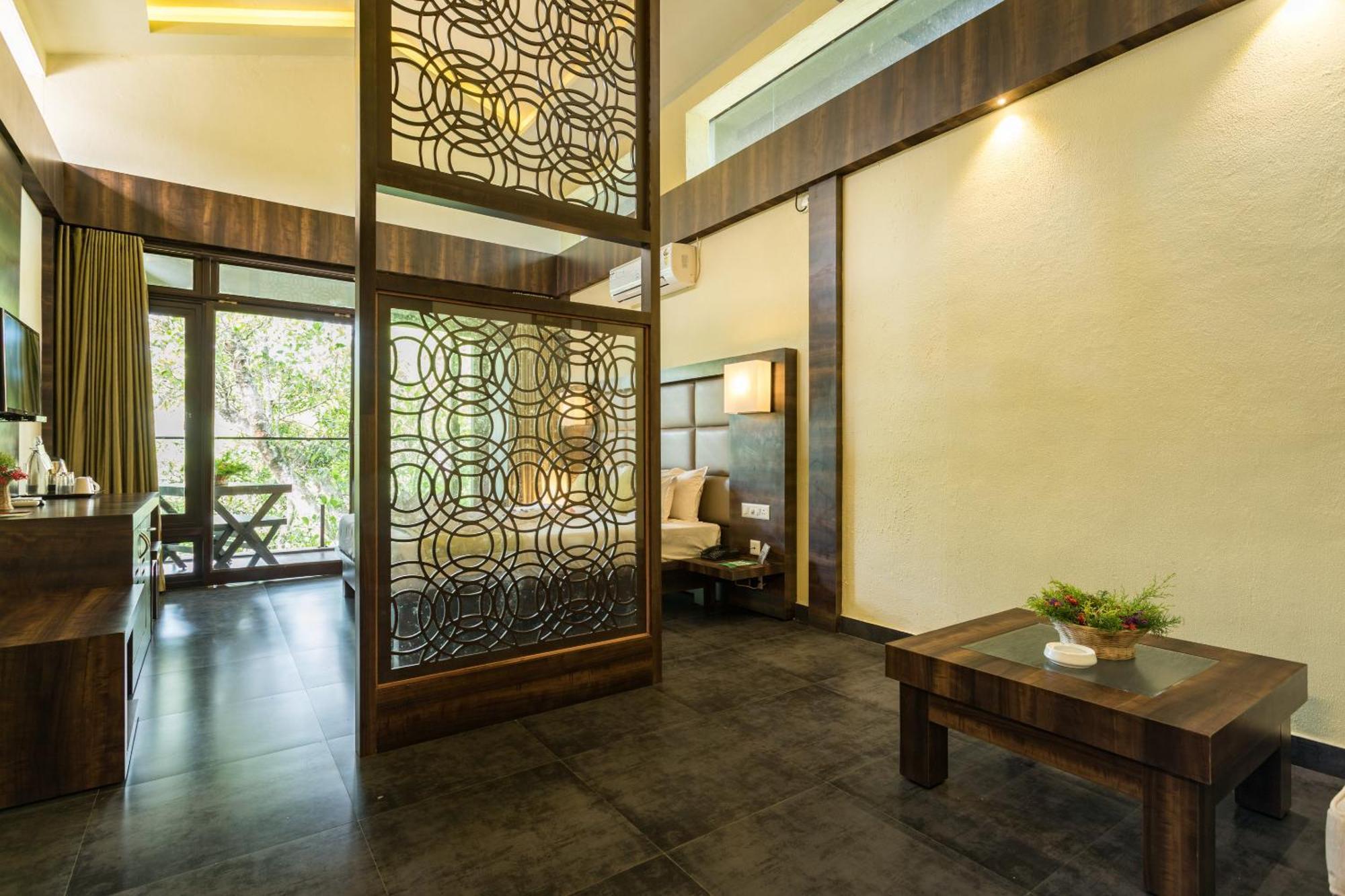 The Mountain Courtyard Thekkady Hotel Exterior photo