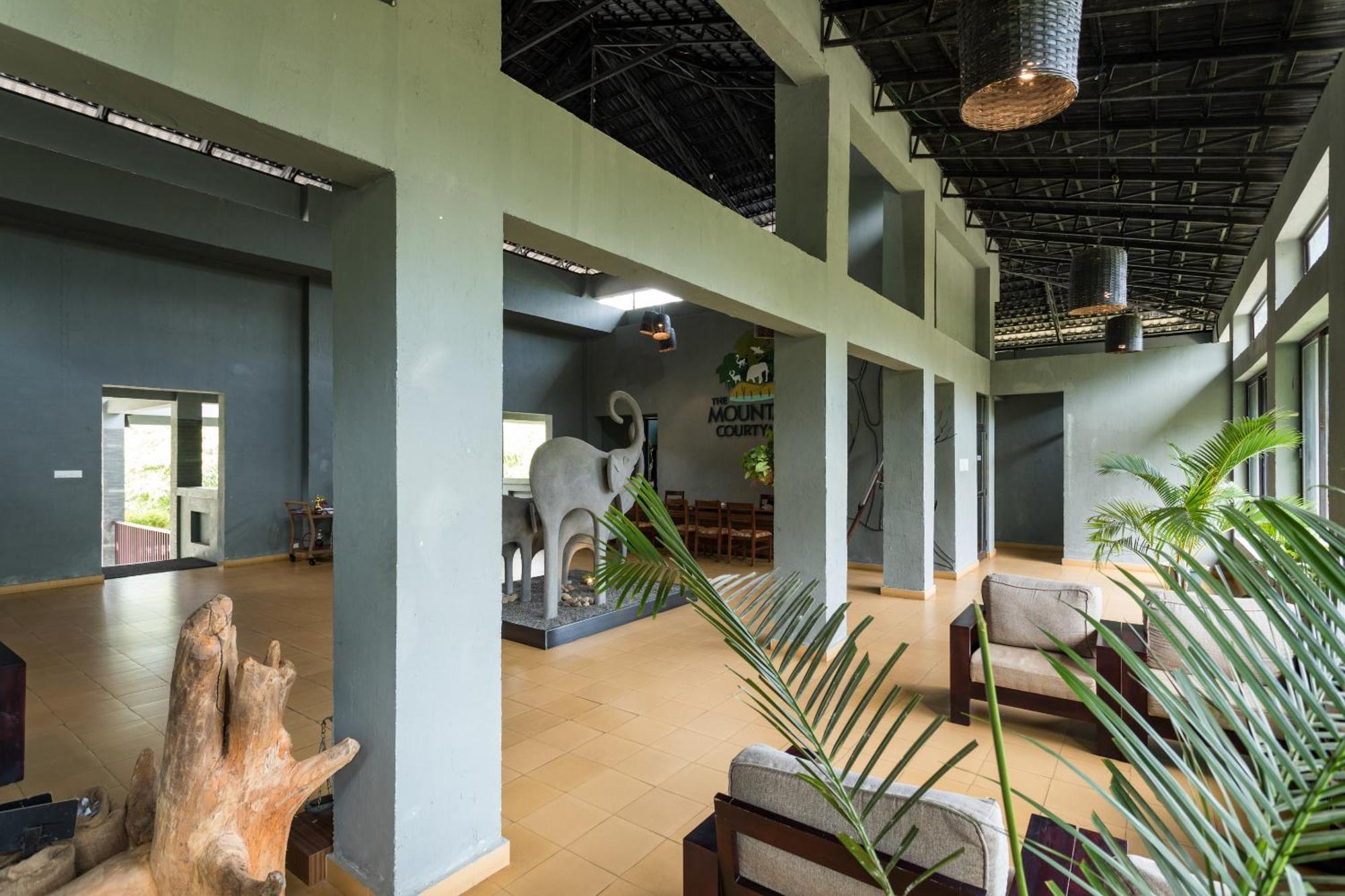 The Mountain Courtyard Thekkady Hotel Exterior photo