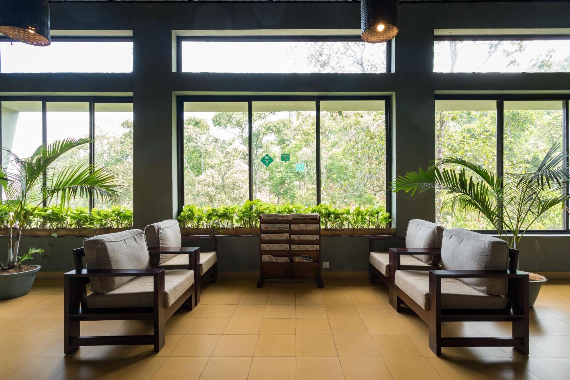 The Mountain Courtyard Thekkady Hotel Exterior photo
