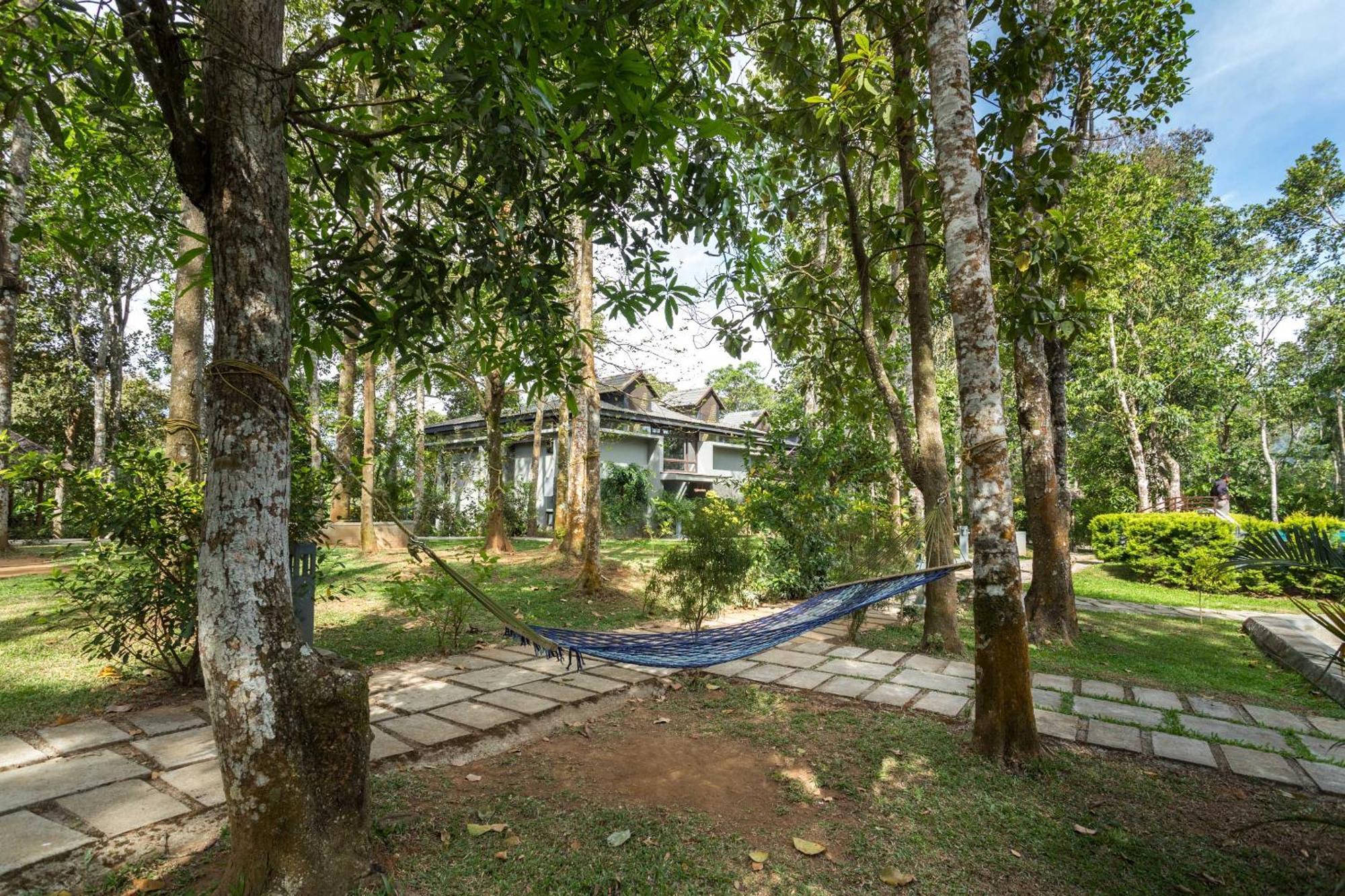 The Mountain Courtyard Thekkady Hotel Exterior photo