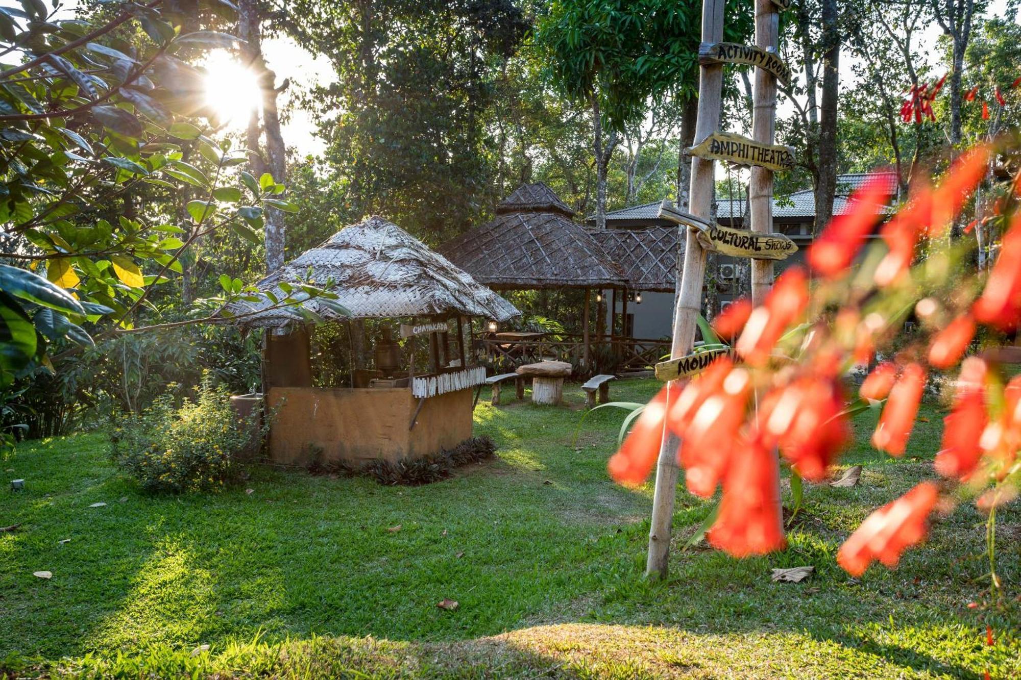 The Mountain Courtyard Thekkady Hotel Exterior photo