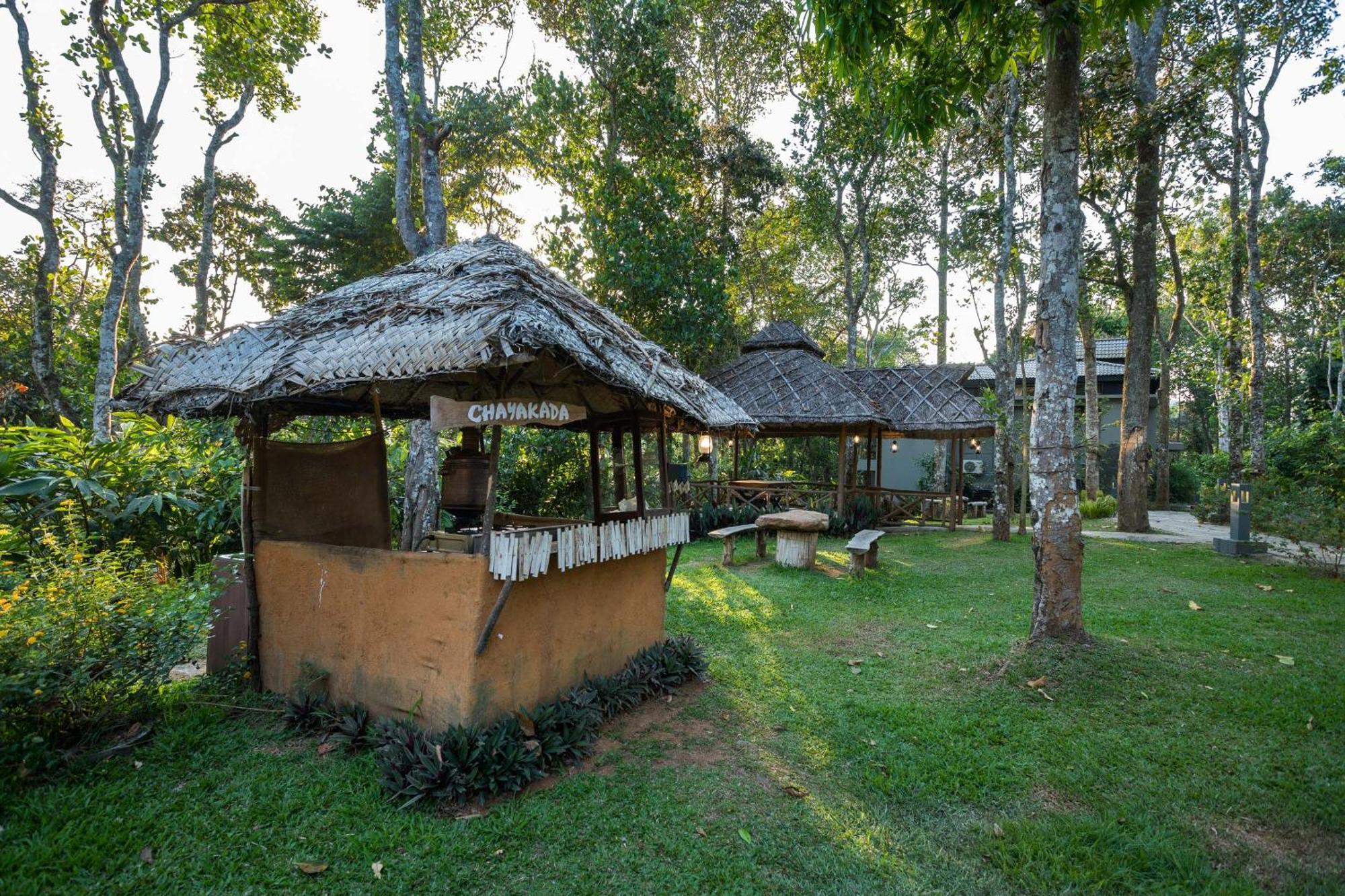 The Mountain Courtyard Thekkady Hotel Exterior photo