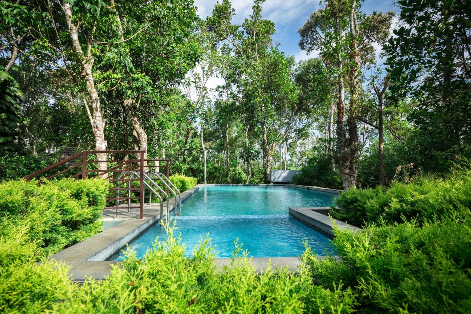 The Mountain Courtyard Thekkady Hotel Exterior photo